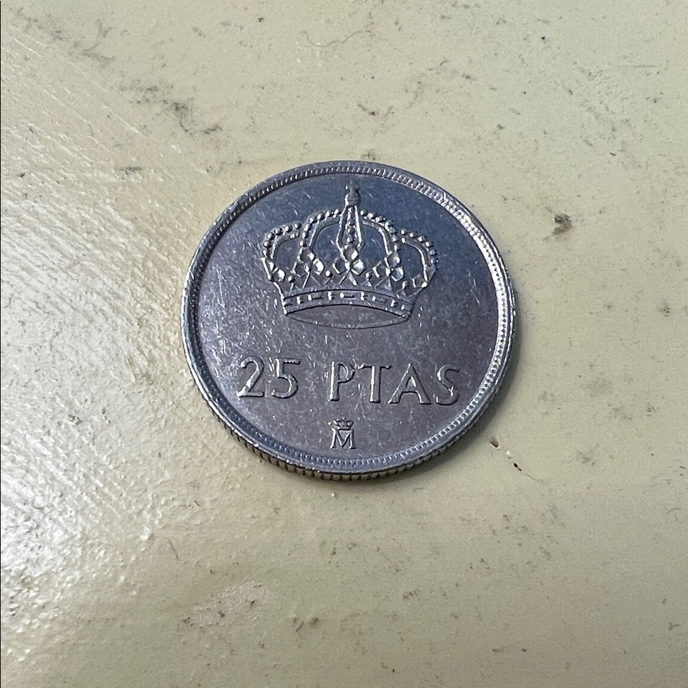 Vintage 1982. Spanish 25 PTAS Coin